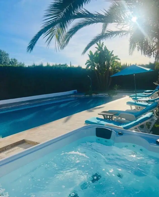 Pool and jacuzzi at Notre Monde en Couleurs